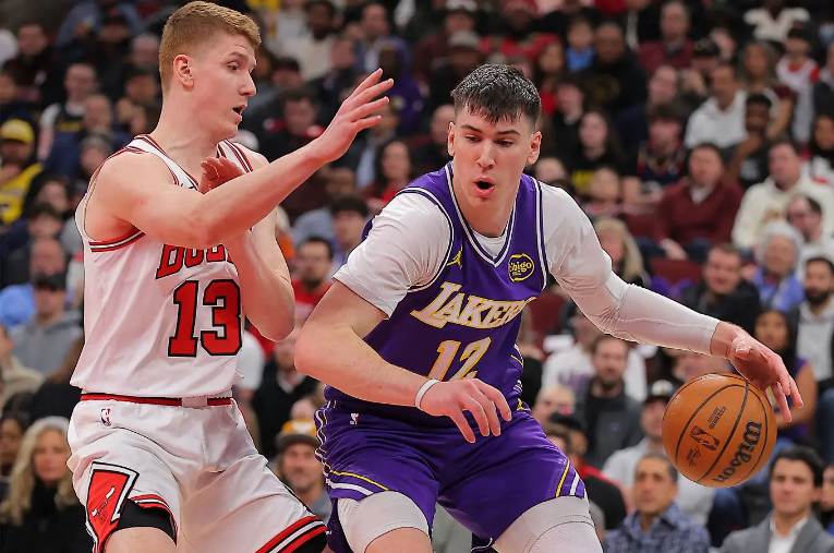 九游互动-攻防两端都已经尽力了，但湖人对锋线新星的要求也是略高了一些？